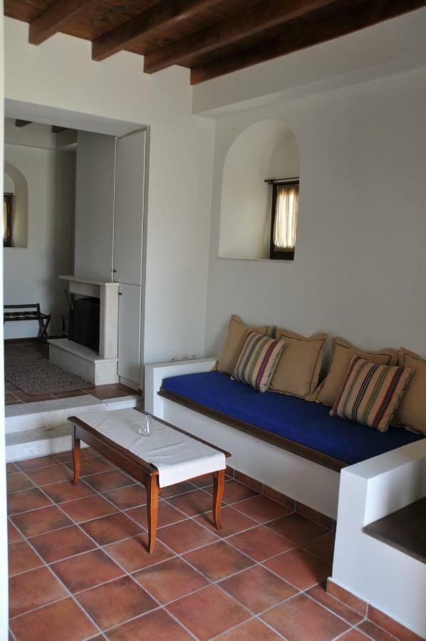 Ilakia Apart otel Tholon Dış mekan fotoğraf