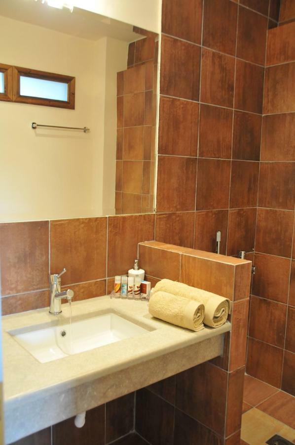 Ilakia Apart otel Tholon Dış mekan fotoğraf