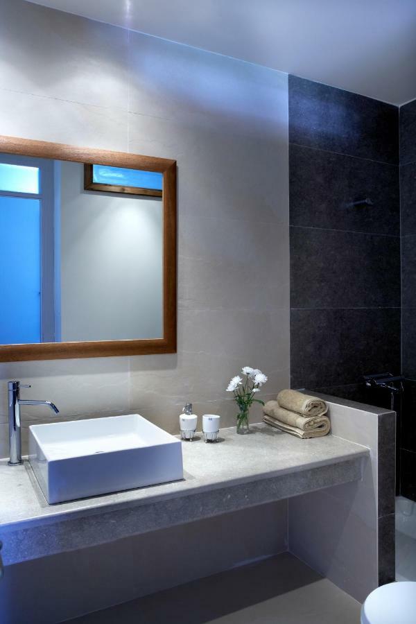 Ilakia Apart otel Tholon Dış mekan fotoğraf